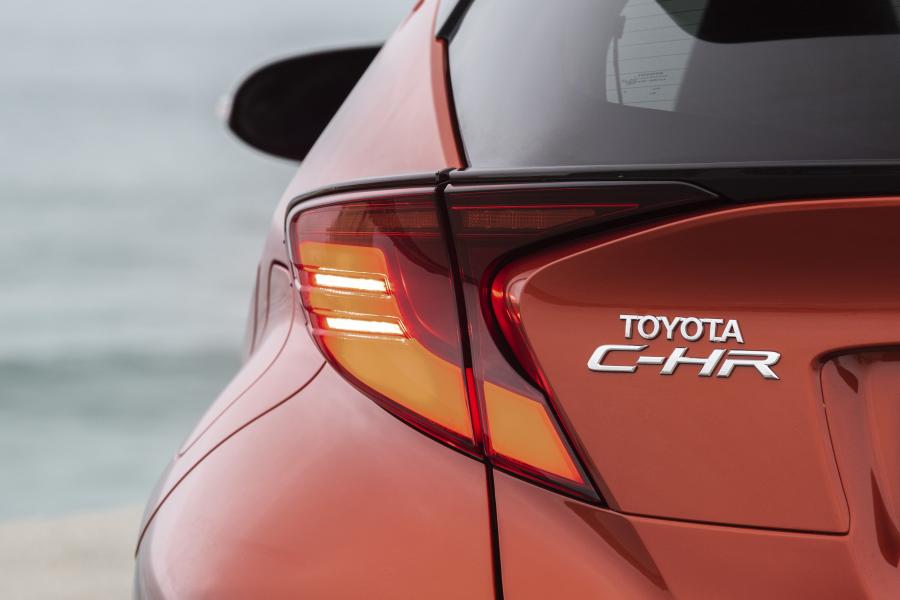 Детали экстерьера Toyota C-HR Hybrid 2019 года  (WW) (фото 106 из 174)